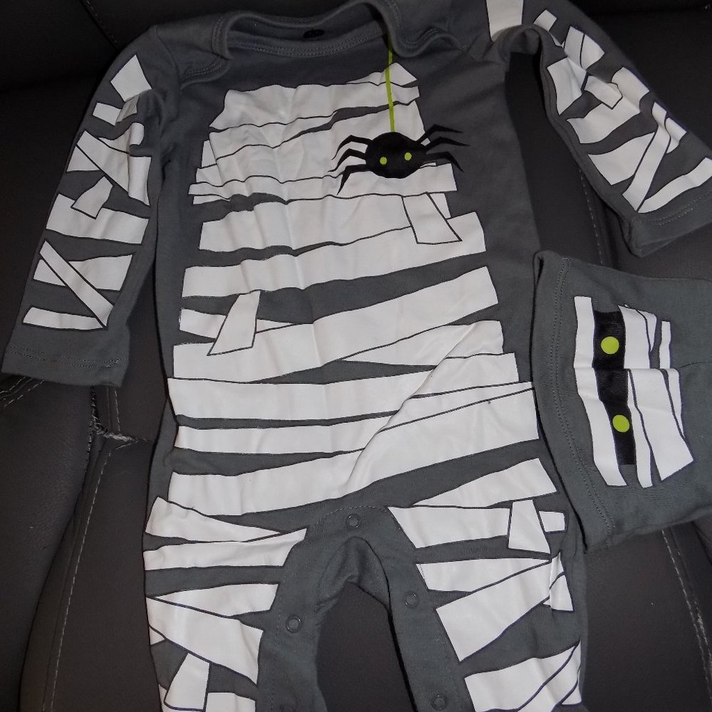 HALLOWEEN MUMMY GRAY ROMPER W/HAT SIZE 6/9 MONTHS NWOT